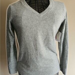 Bobbie Brooks Women's Gray V-Neck Sweater